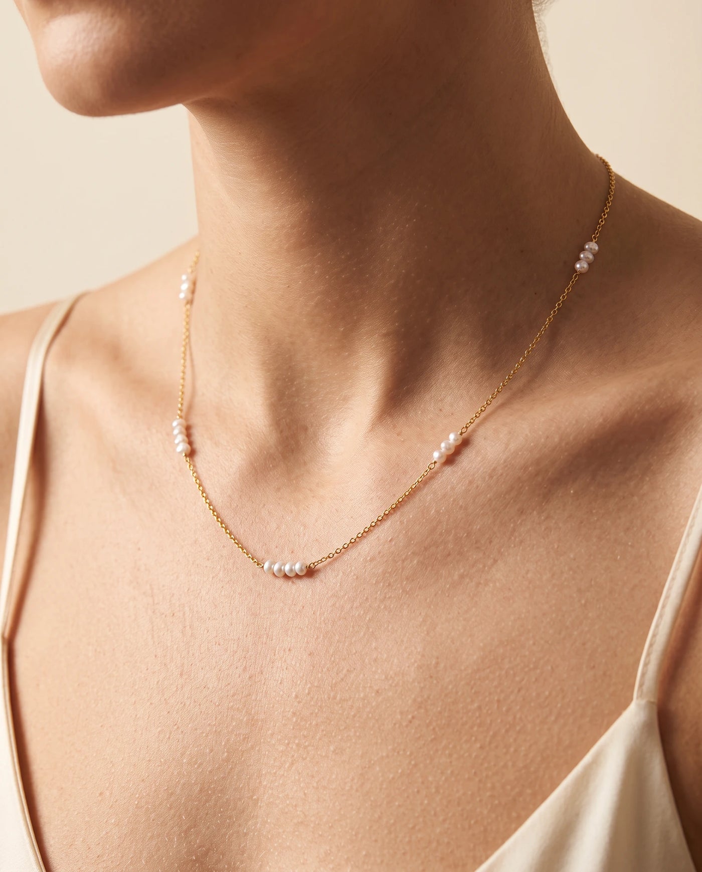 Bella Pearl Choker